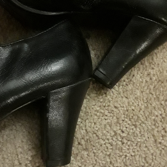 Aerosoles Black Ankle Shoes, EUC, Sz 9 - Picture 7 of 8